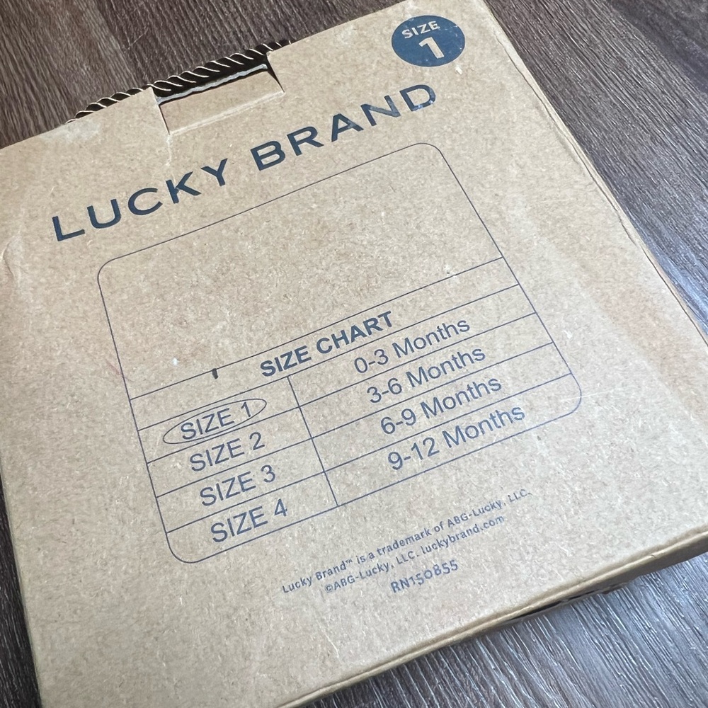 0-3 M Lucky Brand Gold Metallic Crib Shoes - Picture 4 of 4
